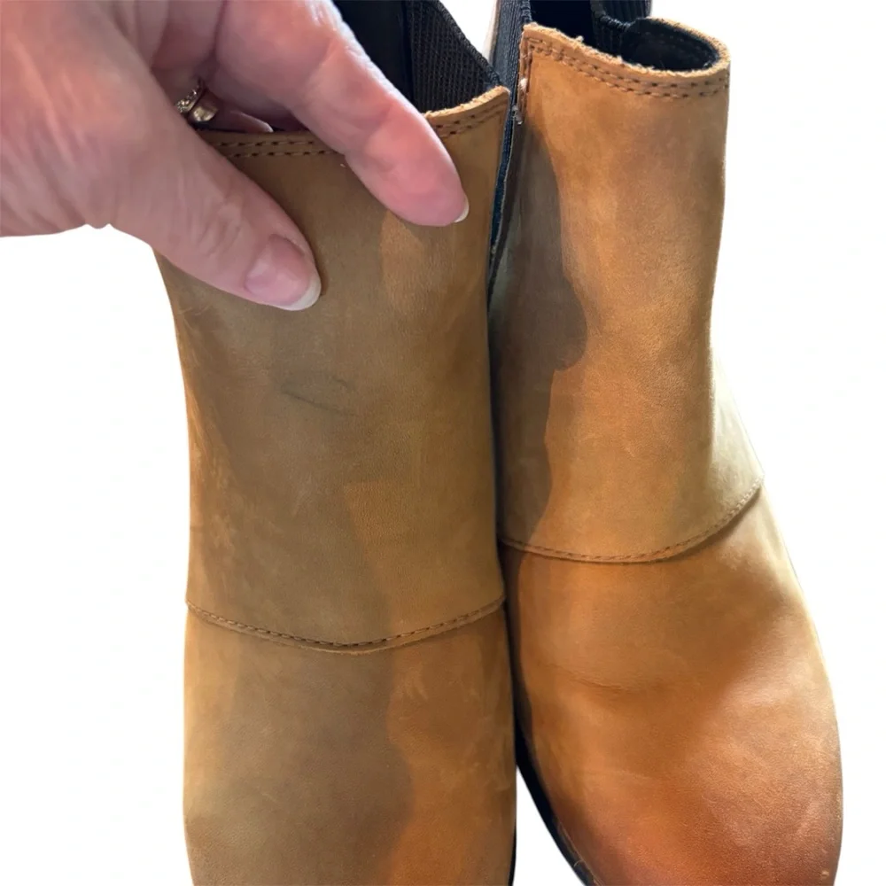 SOREL Joan Of Arctic Leather Wedge Chelsea Boots in Carmel Brown White,size 9